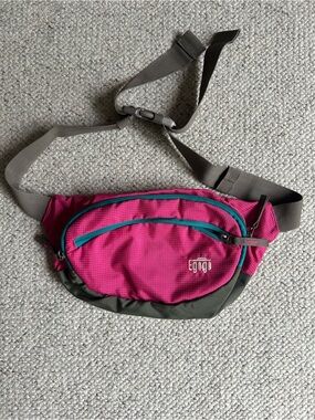 Egogo Magenta Waist Pack with Teal Zippers